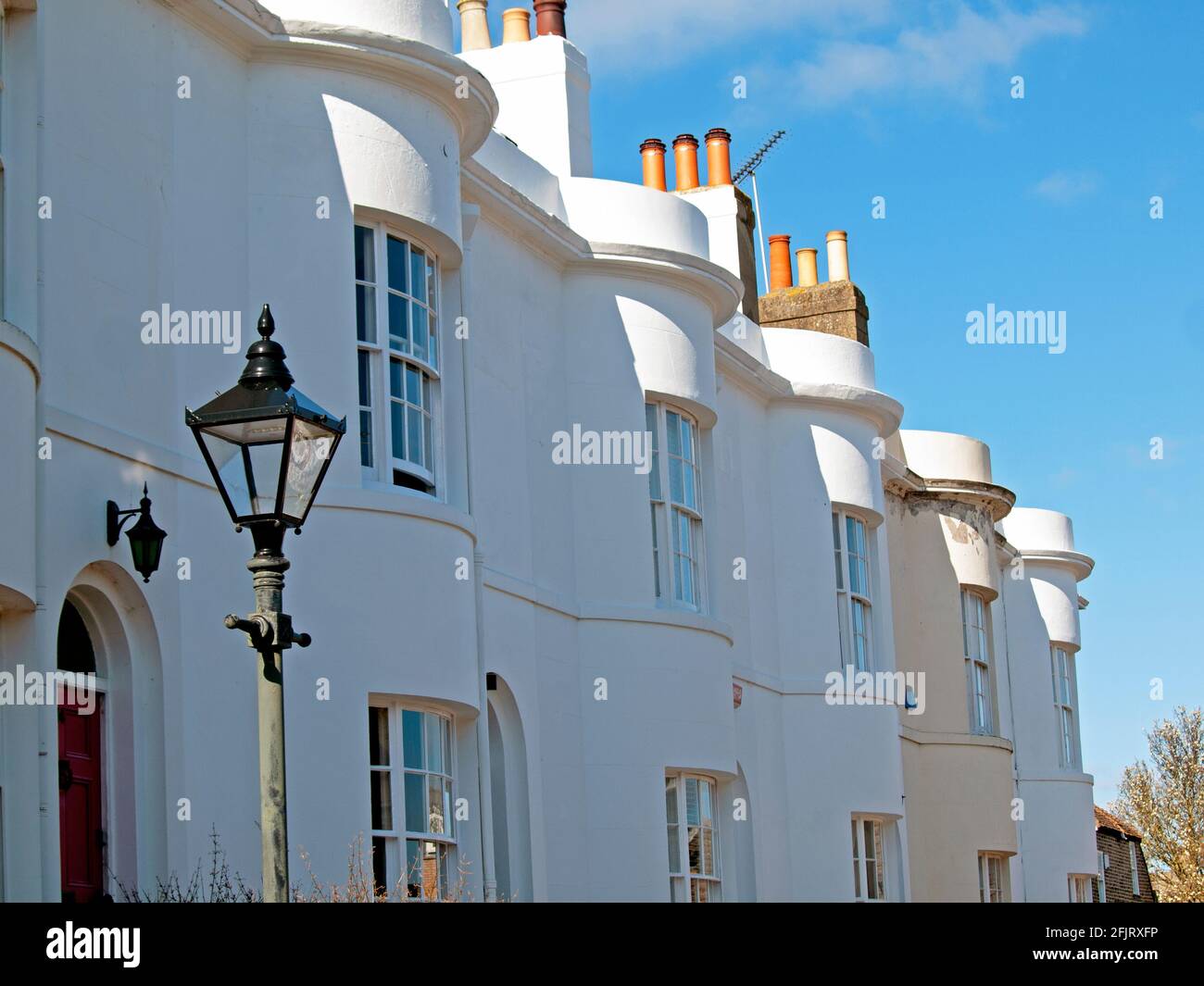 Eine Terrasse mit Häusern an der Bucht in Ramsgate, Kent Stockfoto