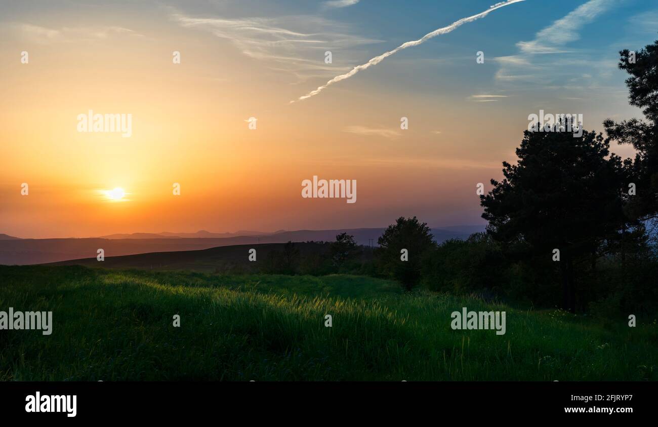 Sonnenuntergang in den Bergen von Aserbaidschan Stockfoto