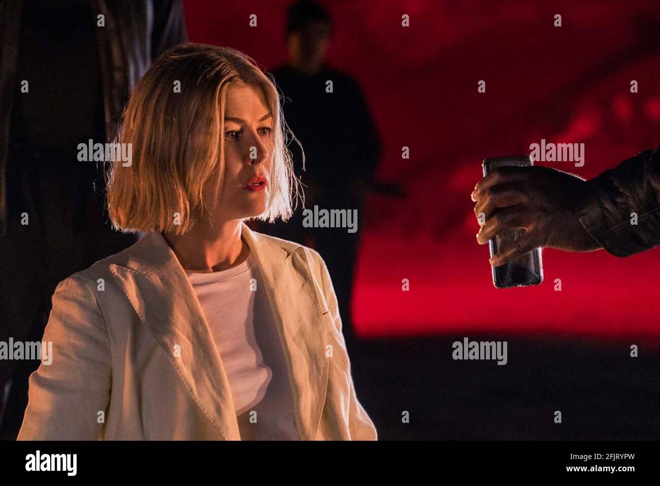 MIR IST SEHR WICHTIG (2020) ROSAMUND PIKE J BLAKESON (DIR) NETFLIX/MOVIESTORE COLLECTION LTD Stockfoto