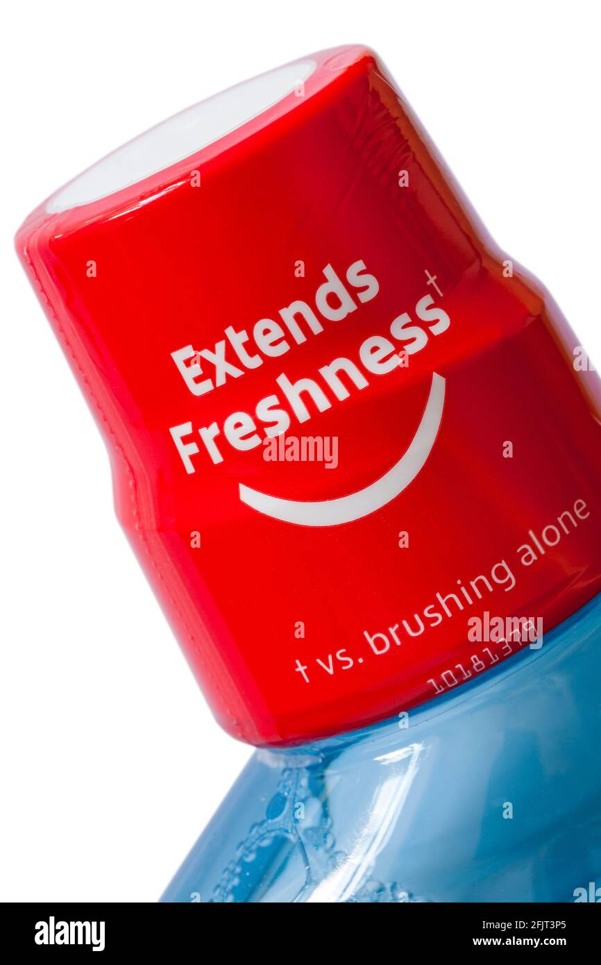 Erweitert die Frische-Details auf dem Flaschendeckel der Flasche Colgate Triple Action Fresh Breath antibakterielle Mundspülung Mundwasser Stockfoto