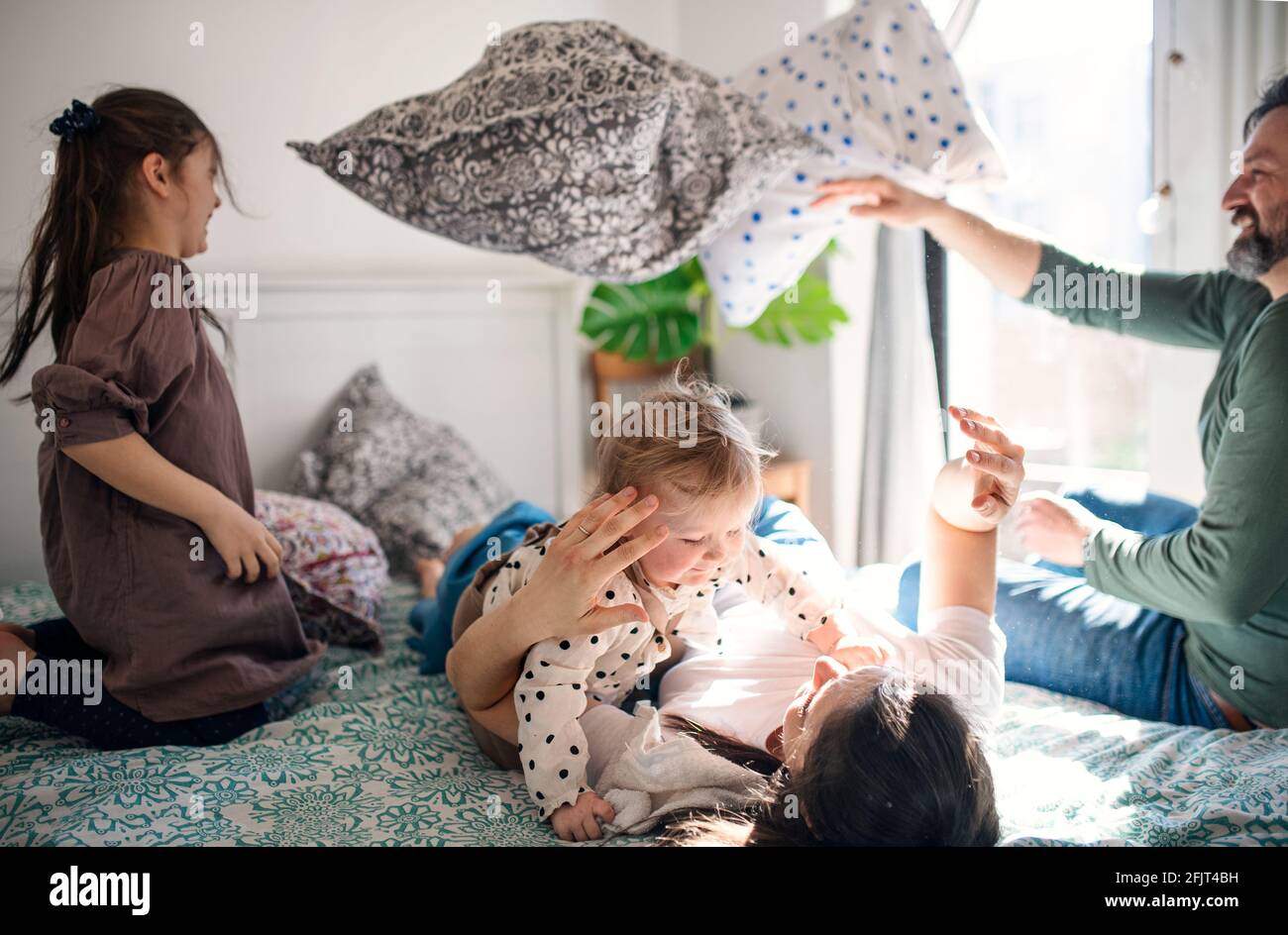 Spaß Im Bett Stockfotos Und Bilder Kaufen Alamy 