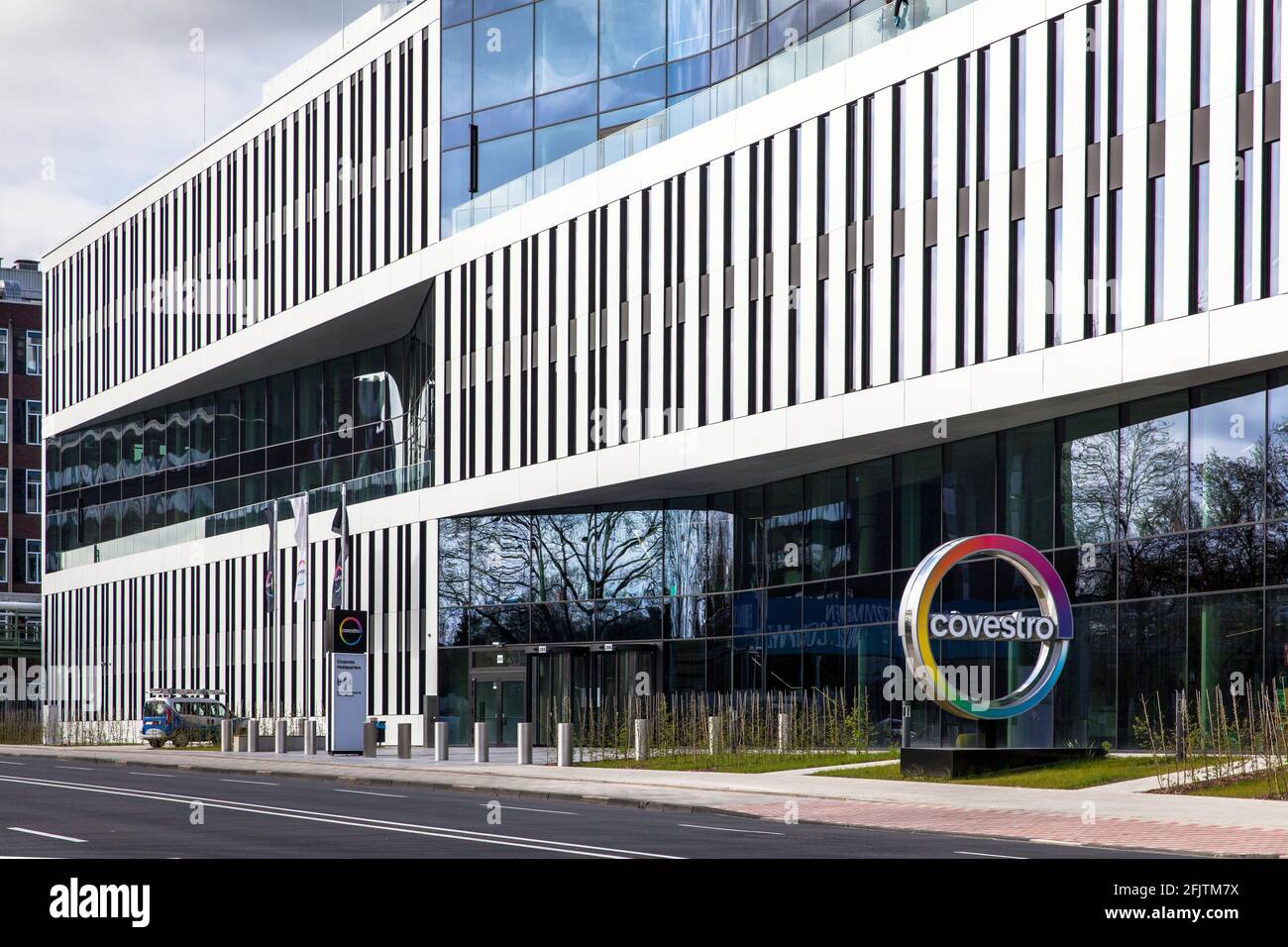 Hauptsitz der Covestro AG, Hersteller verschiedener Rohstoffe auf Basis von Polyurethan und Polycarbonat, Chempark, Leverkusen, Nordrhein-Westph Stockfoto