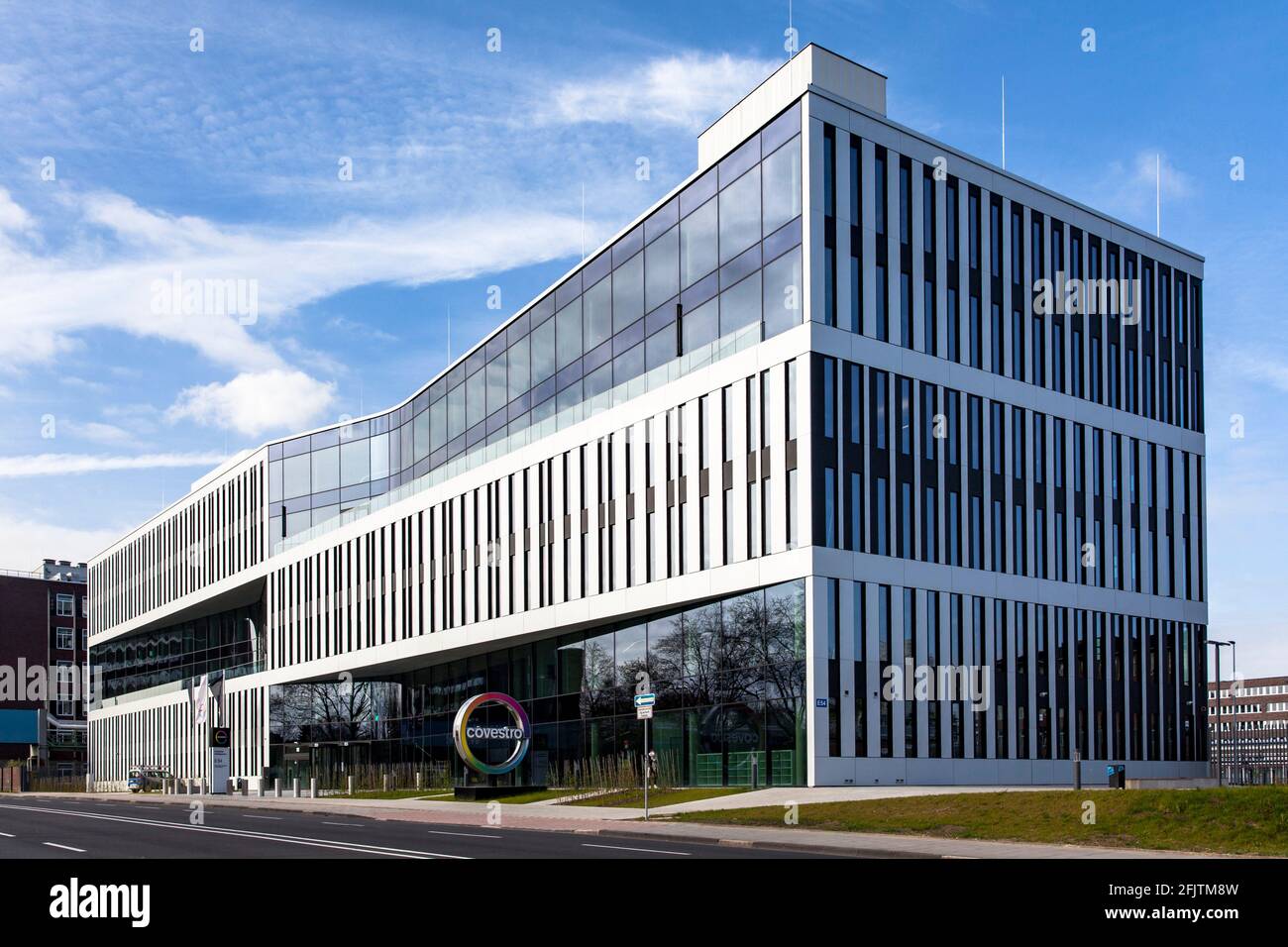 Hauptsitz der Covestro AG, Hersteller verschiedener Rohstoffe auf Basis von Polyurethan und Polycarbonat, Chempark, Leverkusen, Nordrhein-Westph Stockfoto