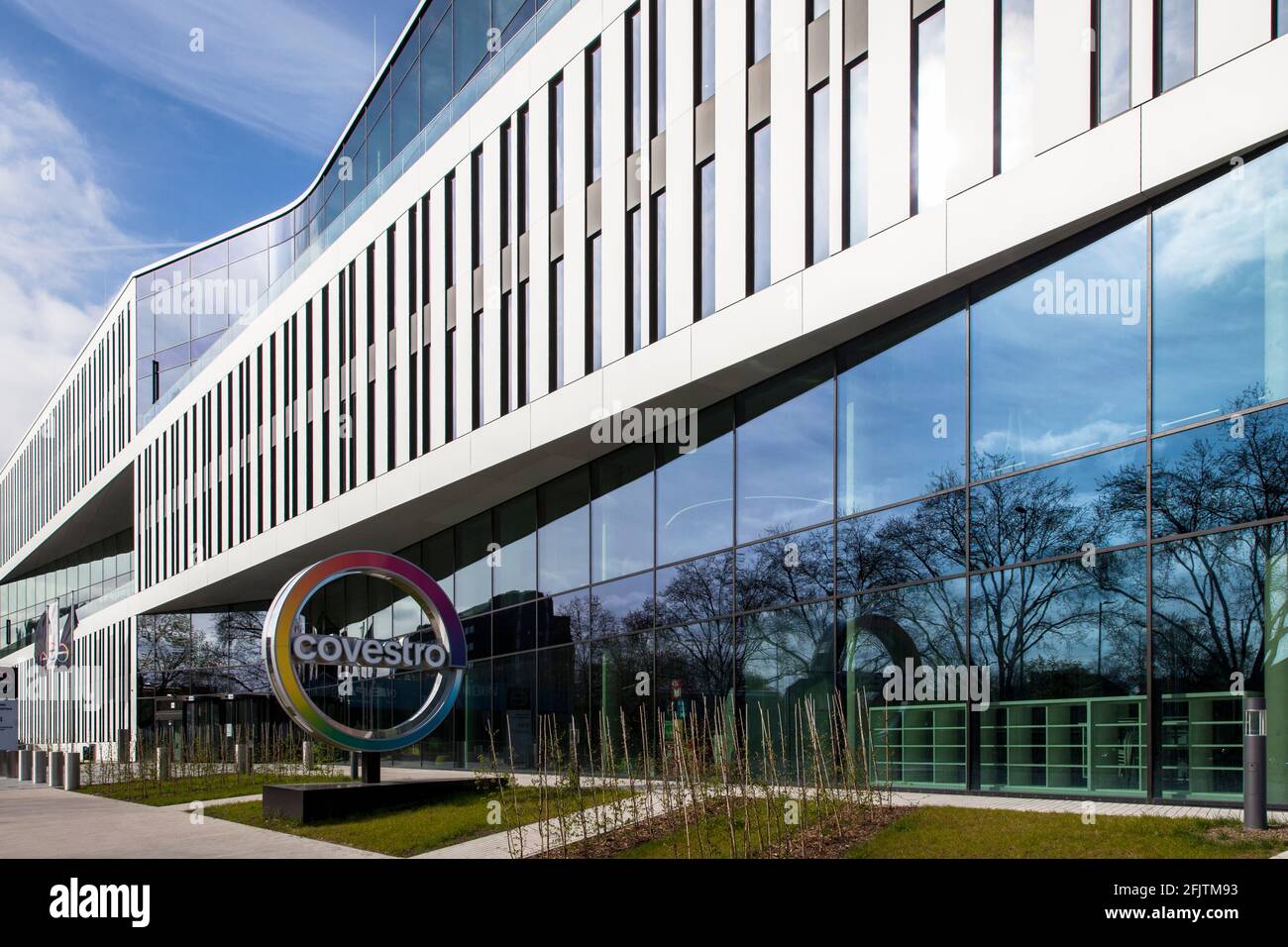 Hauptsitz der Covestro AG, Hersteller verschiedener Rohstoffe auf Basis von Polyurethan und Polycarbonat, Chempark, Leverkusen, Nordrhein-Westph Stockfoto