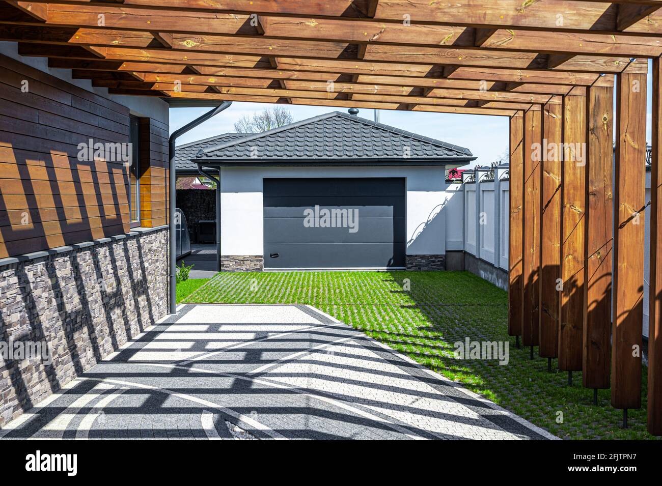 Erstaunlich Carport Vor Der Garage Bild