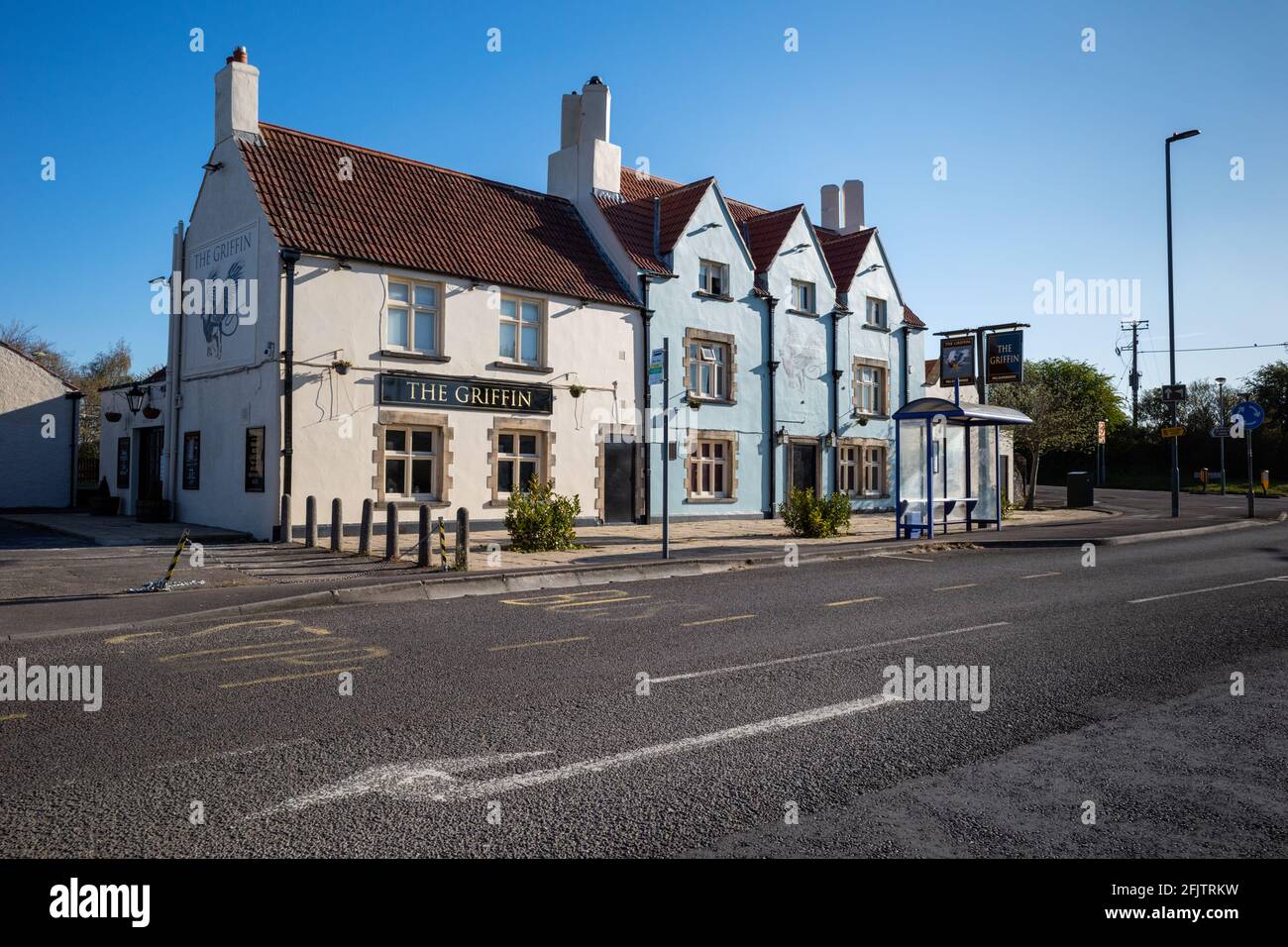 The Exterior of the Griffin, 107 London Rd, Warmley, Bristol BS30 5JN (April 2021) Stockfoto