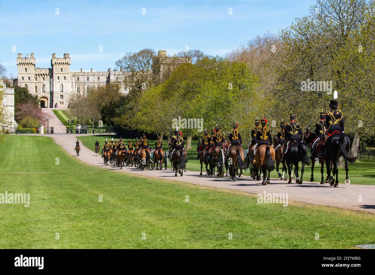 Die Königstruppe marschieren den langen Spaziergang zum Schloss Windsor am Begräbnis des Herzogs von Edinburgh entlang. Prinz Philip wurde in der St. George's Chapel begraben. Stockfoto