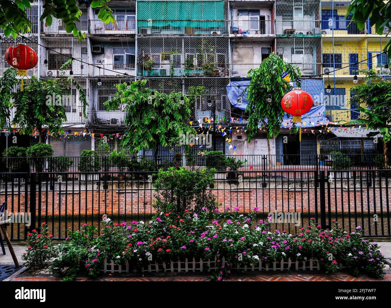 Bangkok-Architektur von Khlong Ong Ang in der Chinatown-Gegend von Bangkok, Thailand Stockfoto