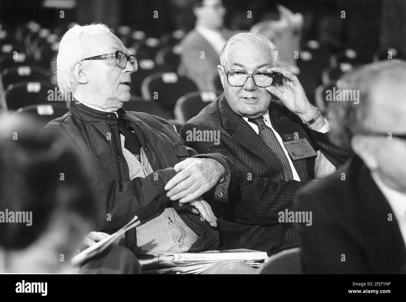 Lord Callaghan mit Michael Foot, dem ehemaligen Labour-Parteiführer bei Eine Arbeiterpartei-Konferenz Stockfoto