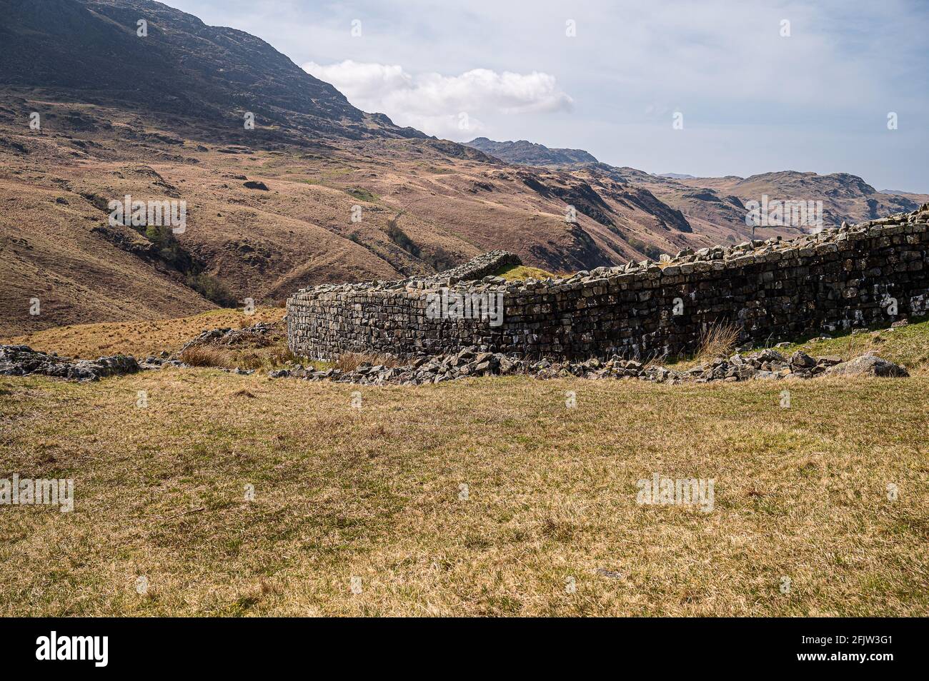 Fahrt über Hardknott Pass, Besichtigung des römischen Forts und auf den Wrynose Pass Stockfoto