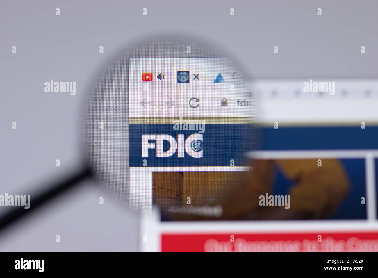 New York, USA - 26. April 2021: FDIC-Logo der Federal Deposit Insurance Corporation in Nahaufnahme auf Website-Seite, illustrative redaktionelle Darstellung Stockfoto