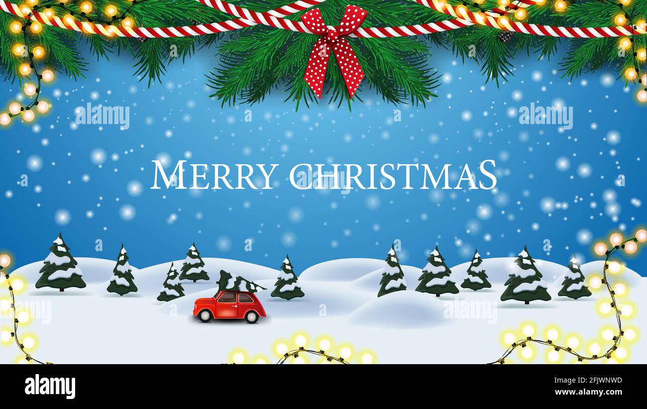 Frohe Weihnachten, blaue Grußkarte mit Weihnachtsbaumzweigen, Girlanden und Cartoon-Winterlandschaft mit rotem Oldtimer, der Weihnachten tr Stockfoto