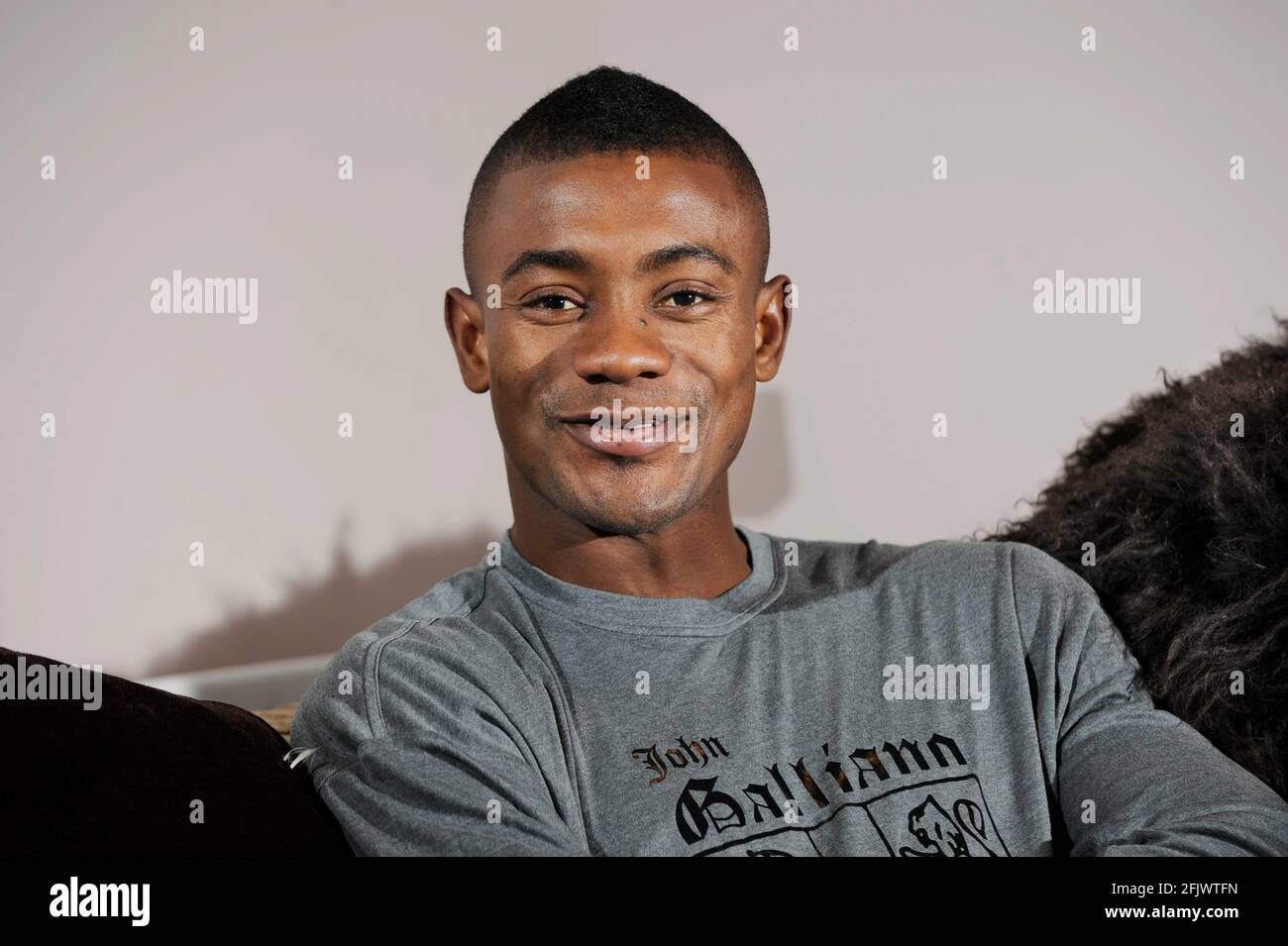 SALOMON KALOU AUS CHELSEA ZU HAUSE IN OXSHOTT. 18/2/10. BILD DAVID ASHDOWN Stockfoto