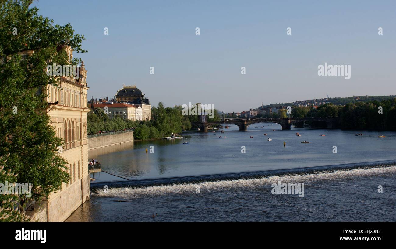 Prag, Tschechische Republik, Juni 2009: Moldava und Legionsbrücke Stockfoto