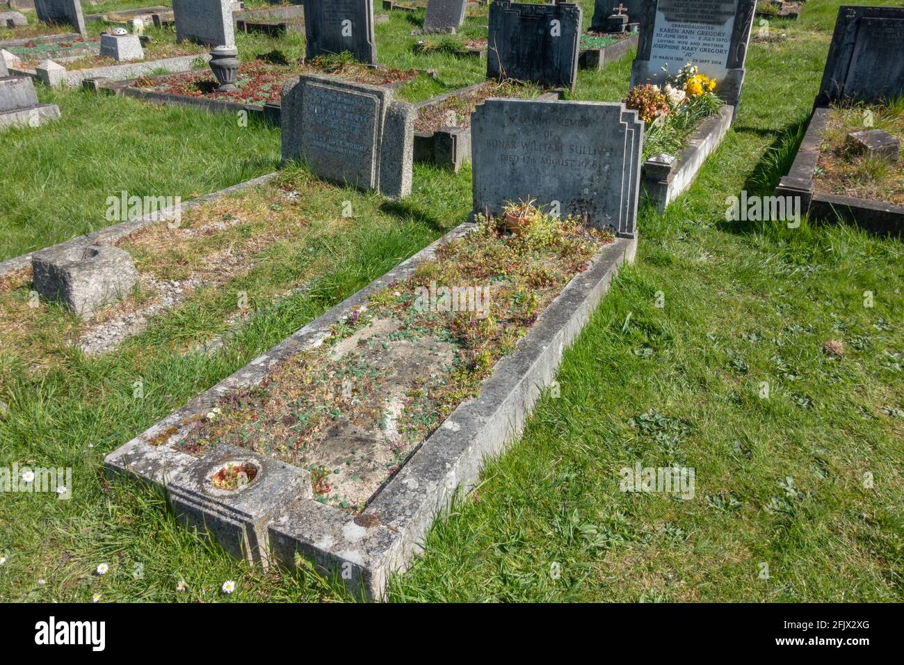 Das Grab des amerikanischen Schauspielers Bonar Colleano (Eine Straßenbahn namens Desire), verheiratet mit Susan Shaw, Chiswick Cemetery, Staveley Gardens, London, Stockfoto