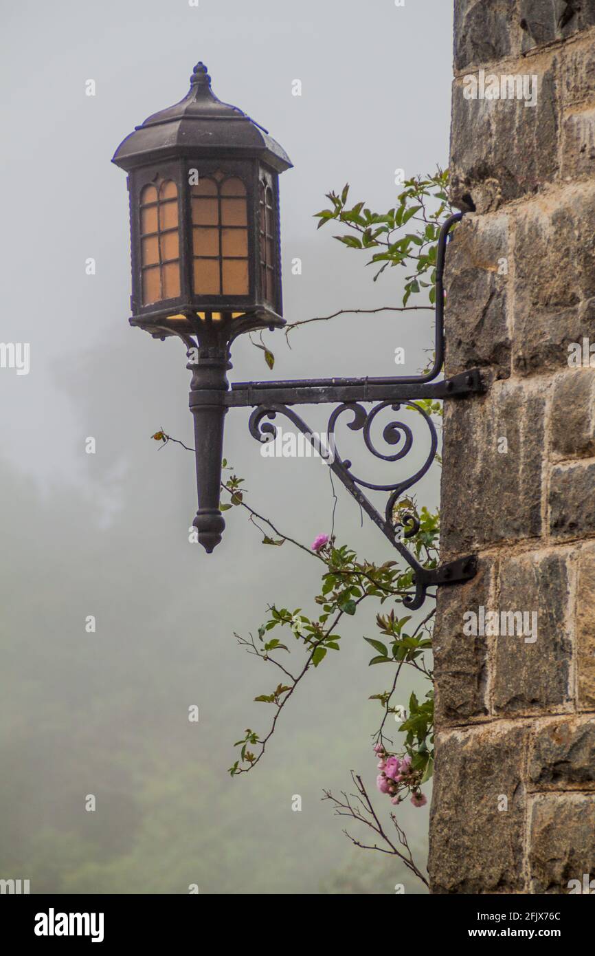 Laterne am Adisham Kloster in der Nähe von Haputale, Sri Lanka Stockfoto