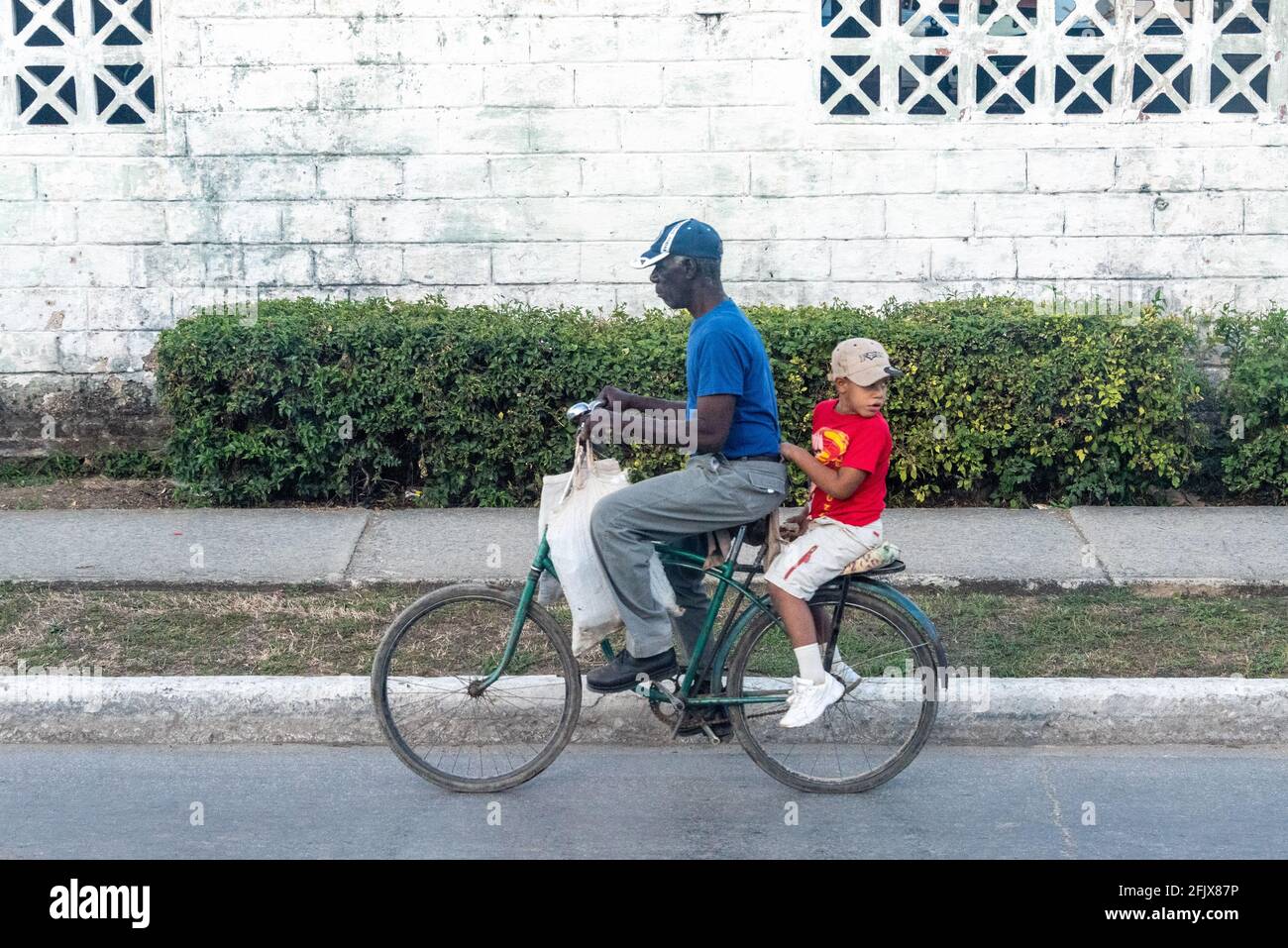 Transportszene in Kuba während des Tages. Jahr 2016 Stockfoto