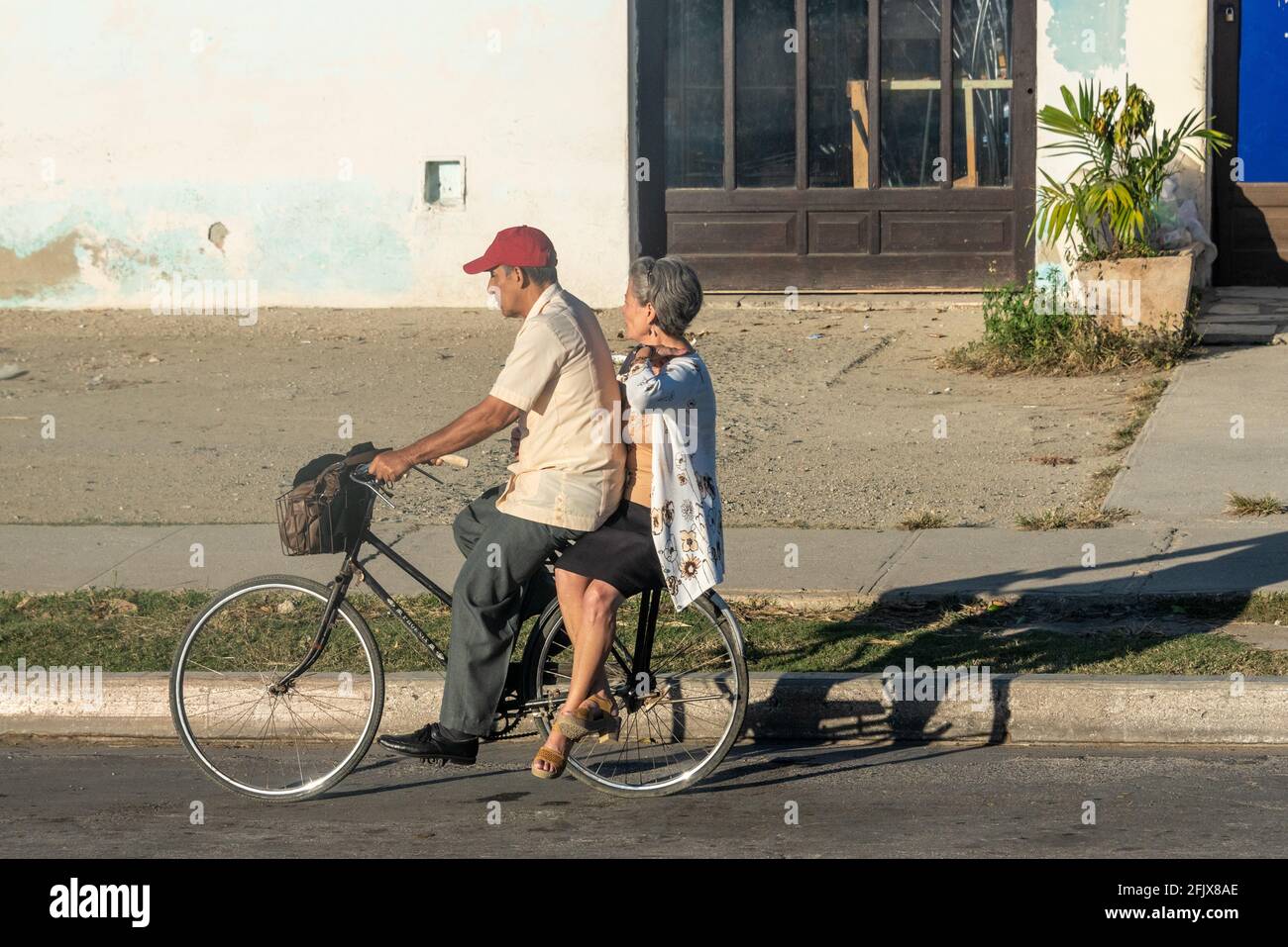 Transportszene in Kuba während des Tages. Jahr 2016 Stockfoto