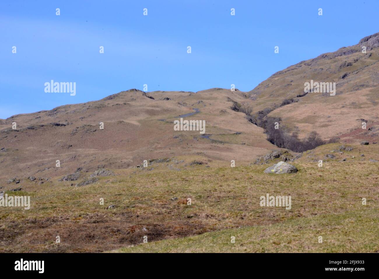 Hardknott Pass, der steilste Straßenpass in England, oberhalb von Cockley Beck, Duddon Valley, Cumbria, Großbritannien. Stockfoto