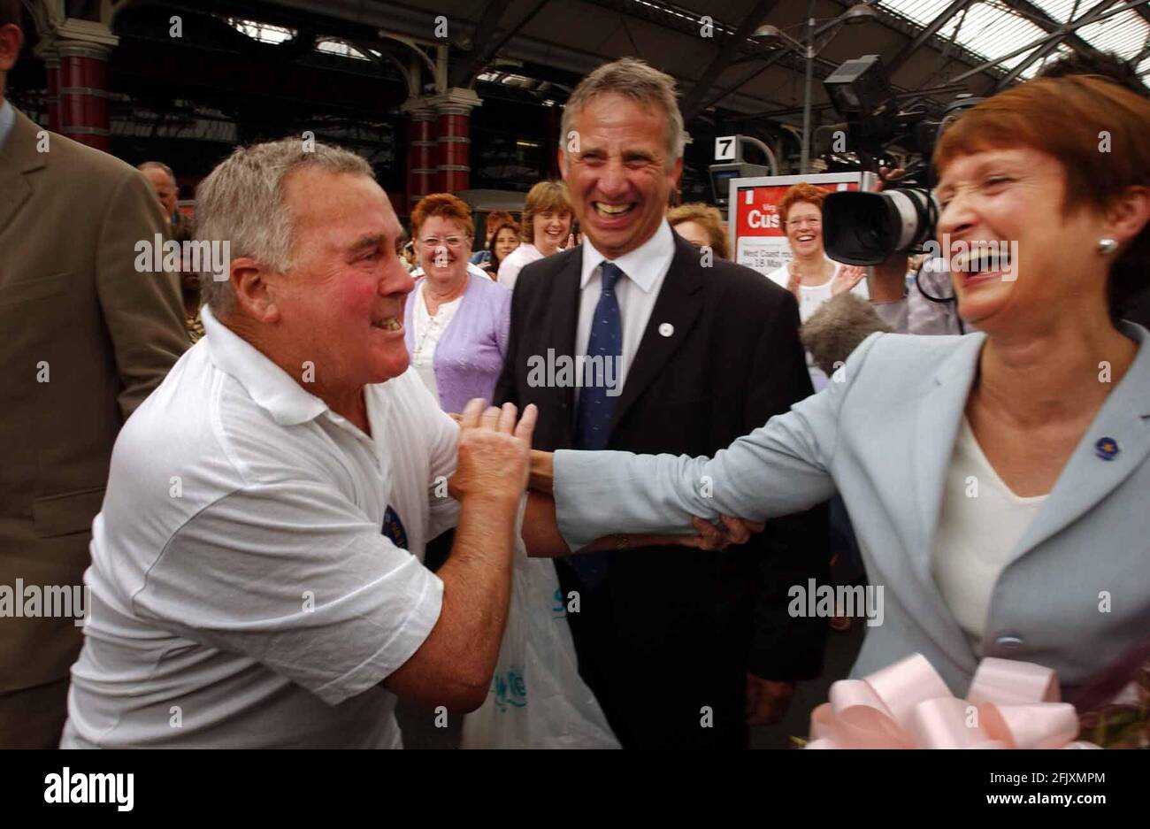 TESSA JOWL WIRD IM LIVERPOOL LIME ST ALS DER BEGRÜSST DIE STADT FEIERT IHRE NOMINIERUNG ZUR EUROPÄISCHEN KULTURSTADT 2008.5/5/0 3 PILSTON Stockfoto