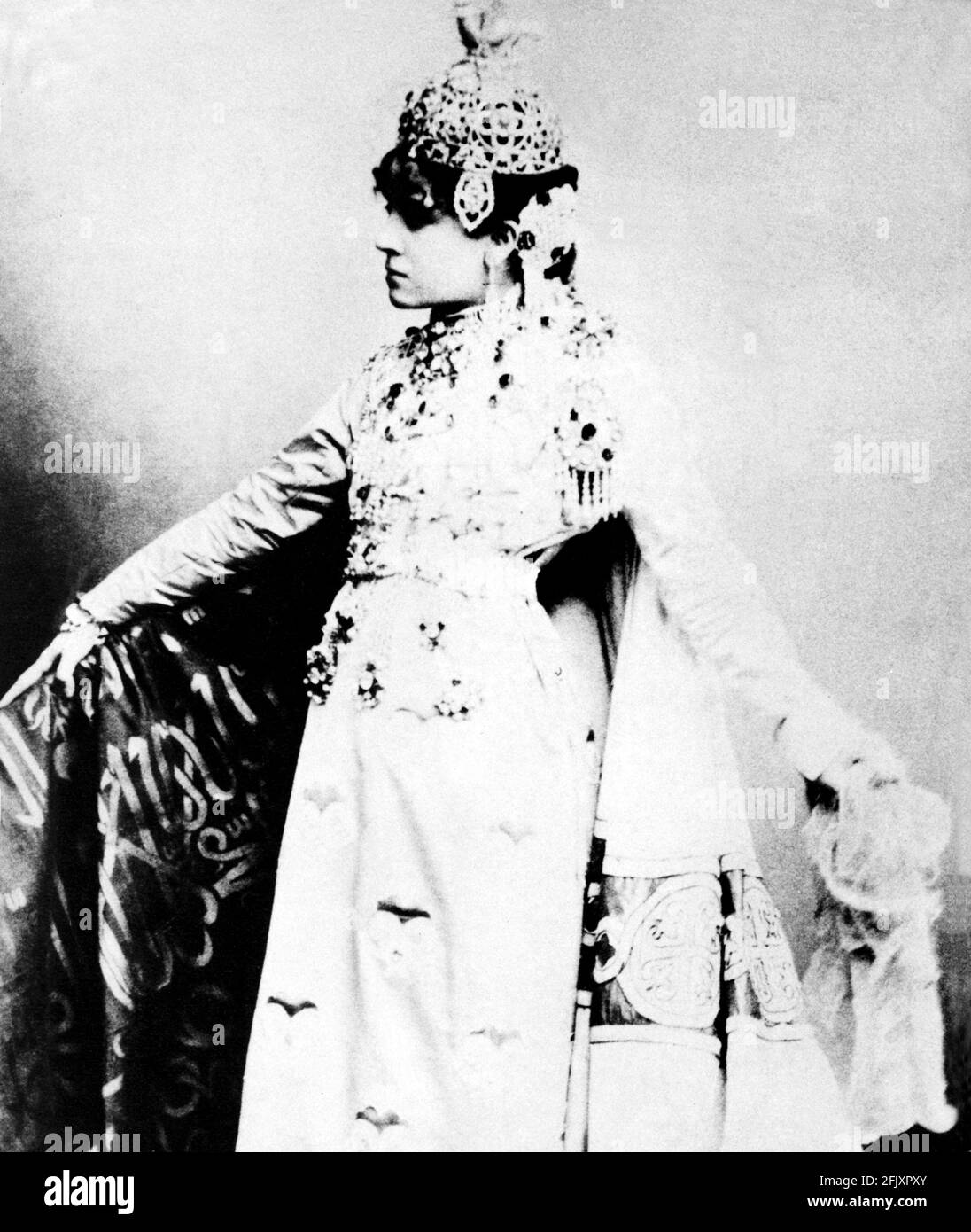 1880 Ca, ITALIEN : die berühmteste italienische Schauspielerin ELEONORA DUSE ( 1858 - 1924 ), als war jung in TEODORA von Victorien Sardou . Berühmte Geliebte des Dichters GABRIELE D'ANNUNZIO - THEATER - TEATRO - DANNUNZIO - D' ANNUNZIO - divina - attrice teatrale ---- Archivio GBB Stockfoto