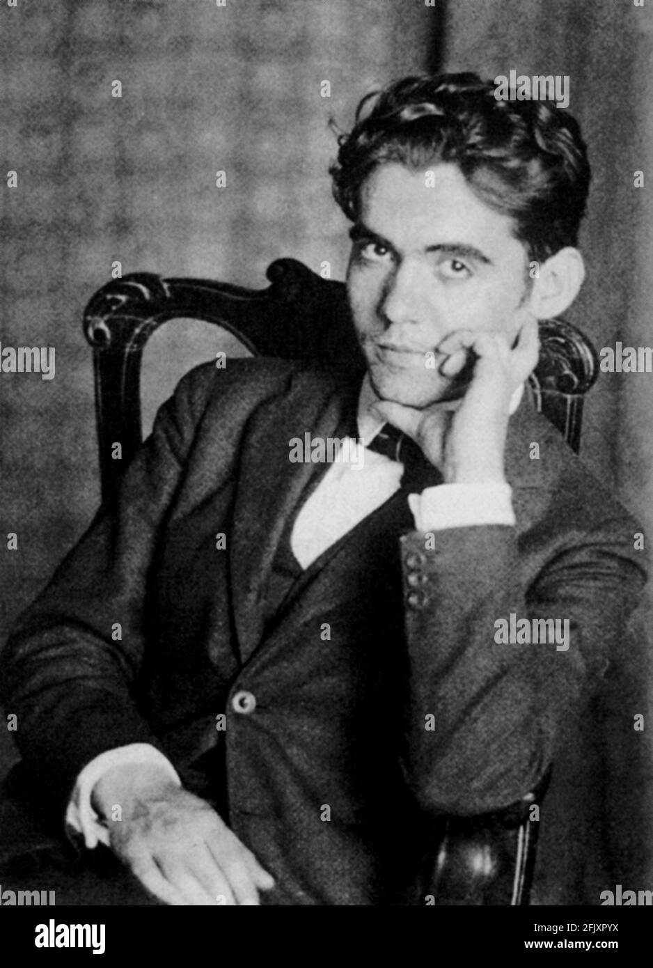 1919 : der spanische Dichter FEDERICO GARCIA LORCA ( 1898 - 1936 ) Im Alter von 21 Jahren - TEATRO - THEATER - POETA - POESIA - POESIE - SCRITTORE - DRAMMATURGO - Persönlichkeit Prominente Prominente jung - personalità celebrità da giovani giovane - GAY - omosessuale - Omosexualität - omosessualità - Homosexuell ---- Archivio GBB Stockfoto