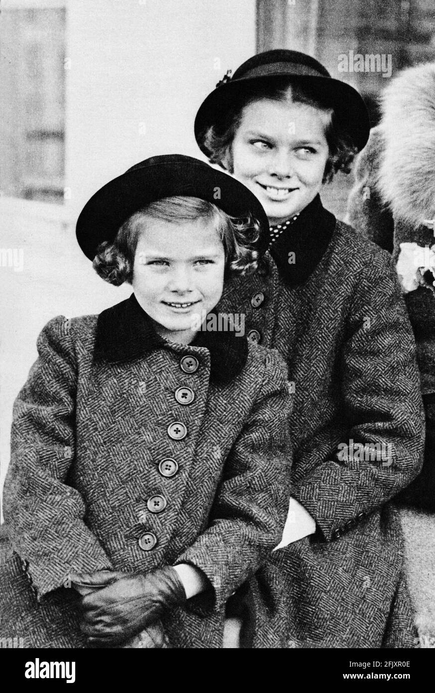 1936 , USA : die zukünftige Schauspielerin und Prinzessin GNADE KELLY von Monaco ( 1928 - 1982 ) als ein kleines Kind von 8 Jahren mit ihrer Schwester PEGGY , 10 Jahre - ATTRICE - PRINCIPESSA - Lächeln - sorriso - Baby - personalità celebrità attori da Bambini bambino giovani giovane piccolo piccoli - Bambina - Persönlichkeit Persönlichkeiten Schauspielerin Schauspieler Prominente, als kleiner Junge jung war ---- Archivio GBB Stockfoto