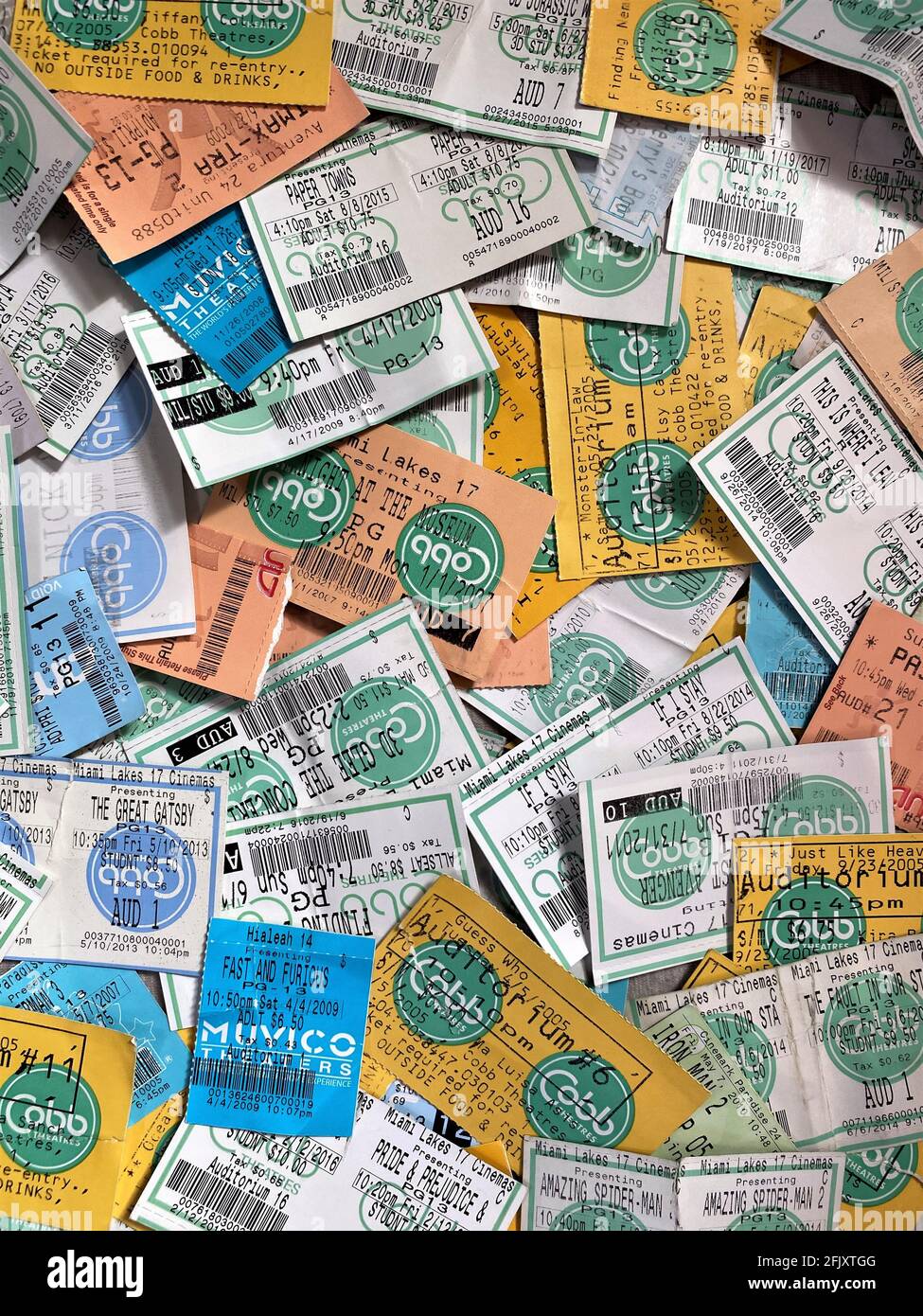 Eine Sammlung von alten Filmticket-Stichen von AMC, Cobb Theatres, Cinemark, IMAX und Muvico Stockfoto