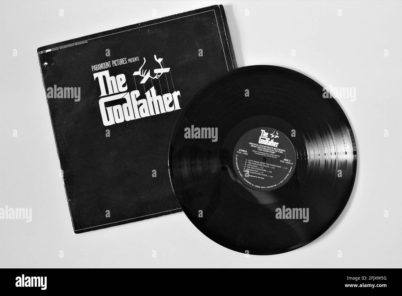 The Godfather Movie Soundtrack Musikalbum auf Vinyl-LP Disc auf weißem, isoliertem Hintergrund Stockfoto