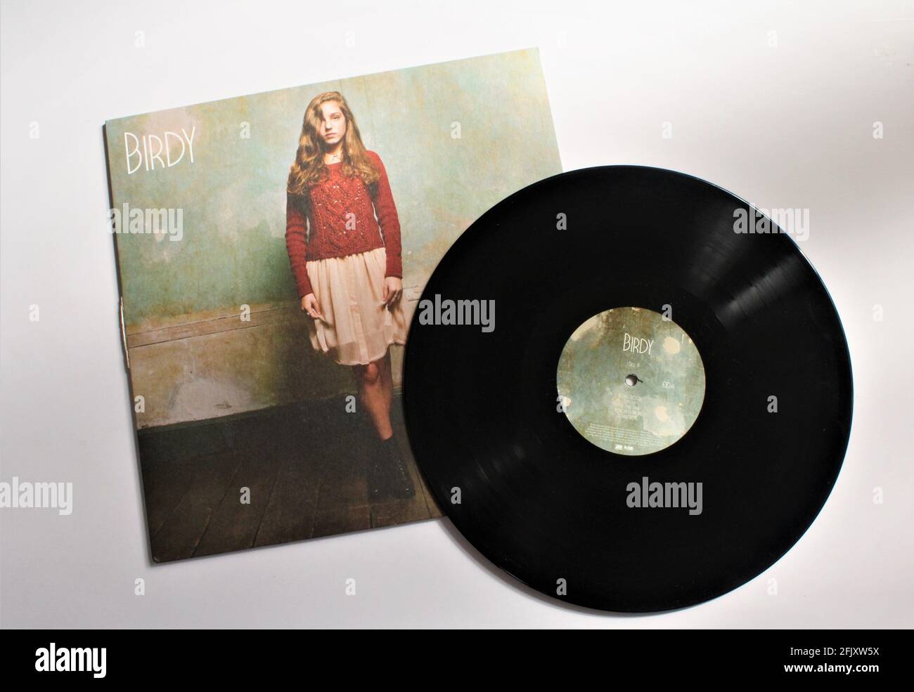Englische Sängerin und Songwriterin Birdy, Musikalbum auf Vinyl-LP. Der Datensatz hat den eigenen Titel. Sie singt Indie-Volksmusik. Stockfoto