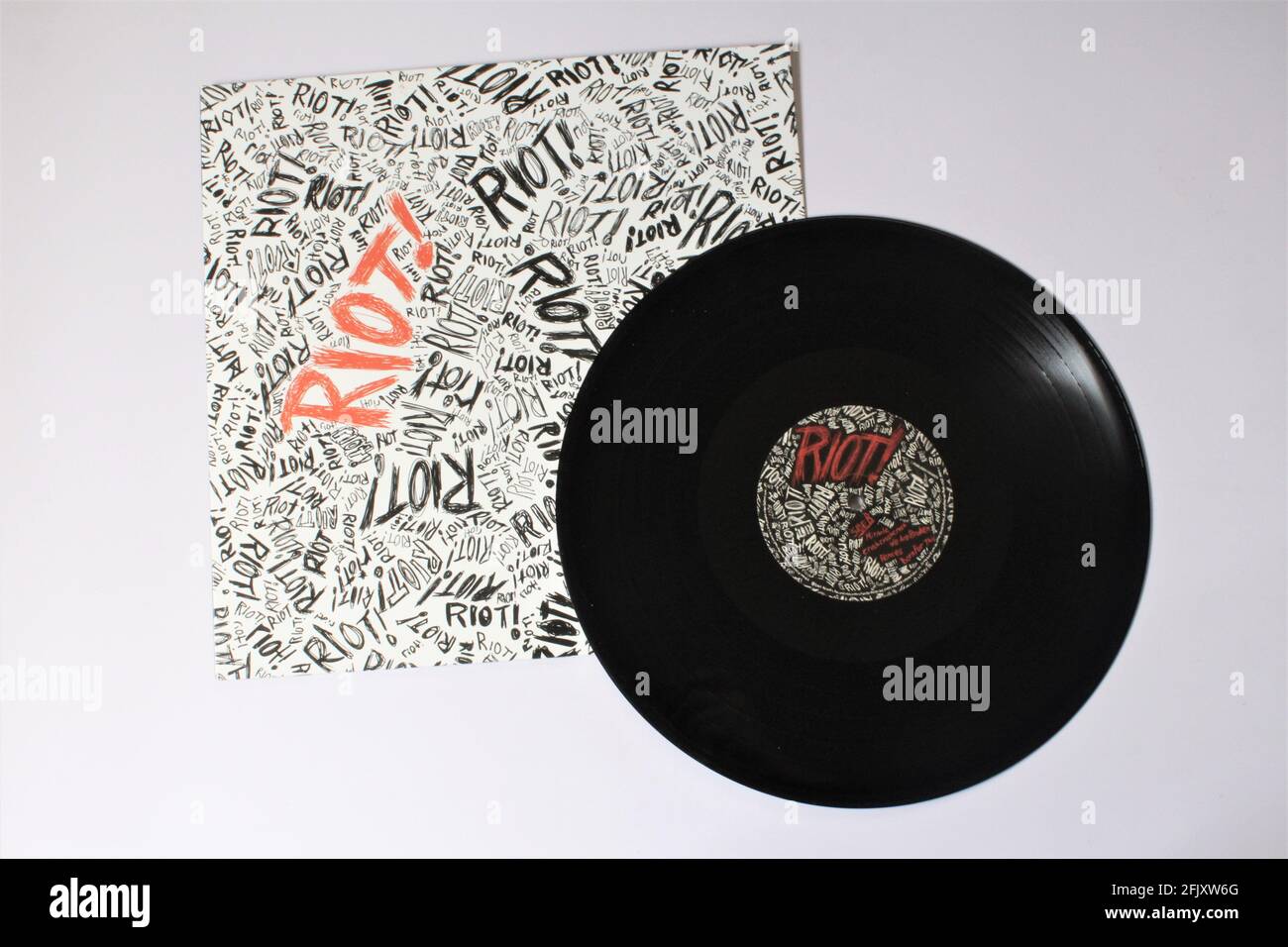 Punk-Rockband, Paramore-Musikalbum auf Vinyl-Schallplatte. Mit Dem Titel: Riot! Stockfoto