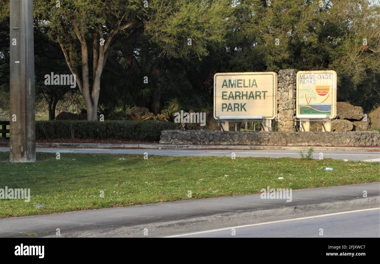 Eintrittsschild zum Amelia Earhart Park in Miami Dade County in Hialeah, florida Stockfoto