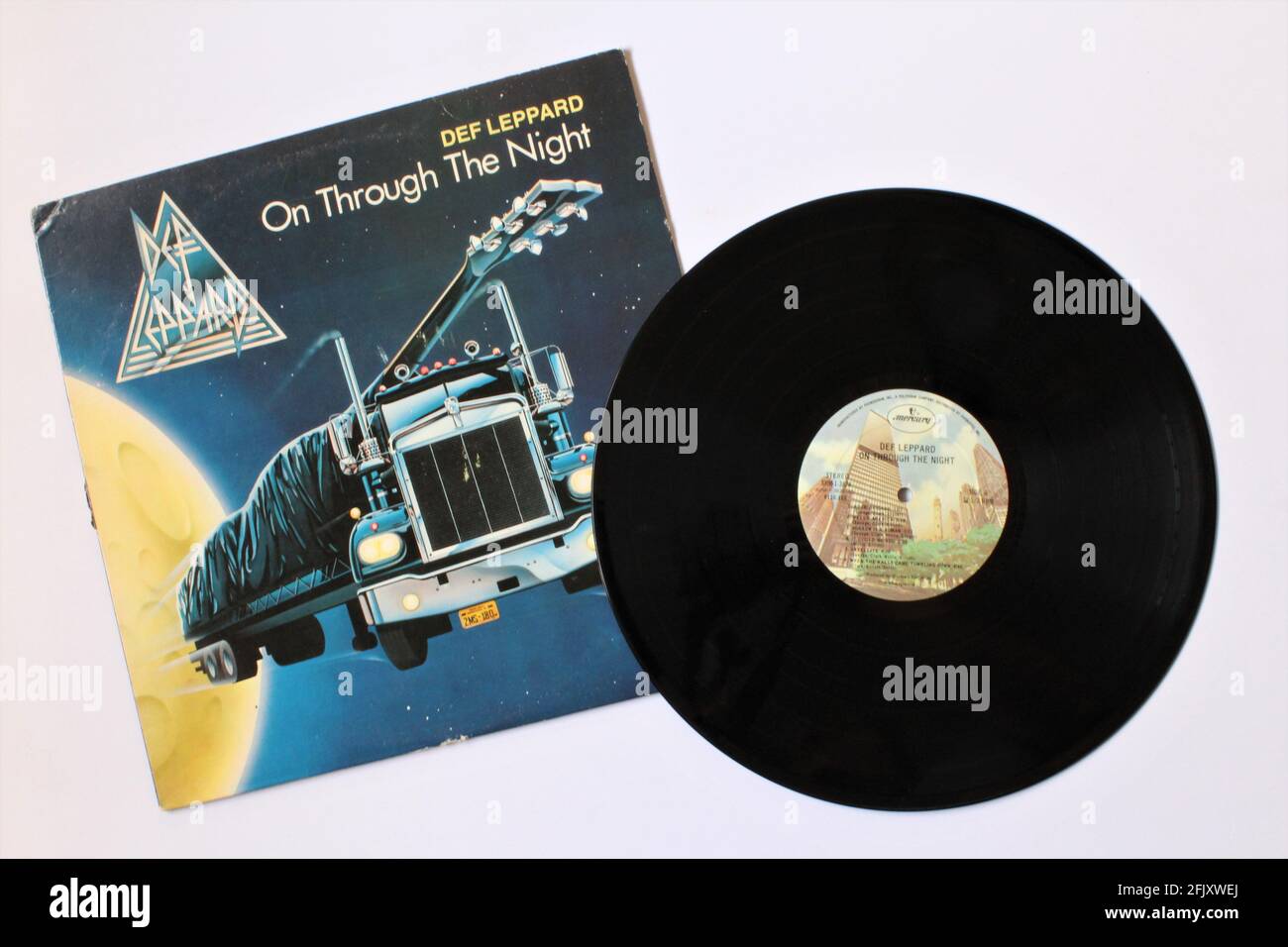 Heavy Metal Band, Def Leppard Musikalbum auf Vinyl LP Disc. Titel: Auf durch die Nacht Stockfoto