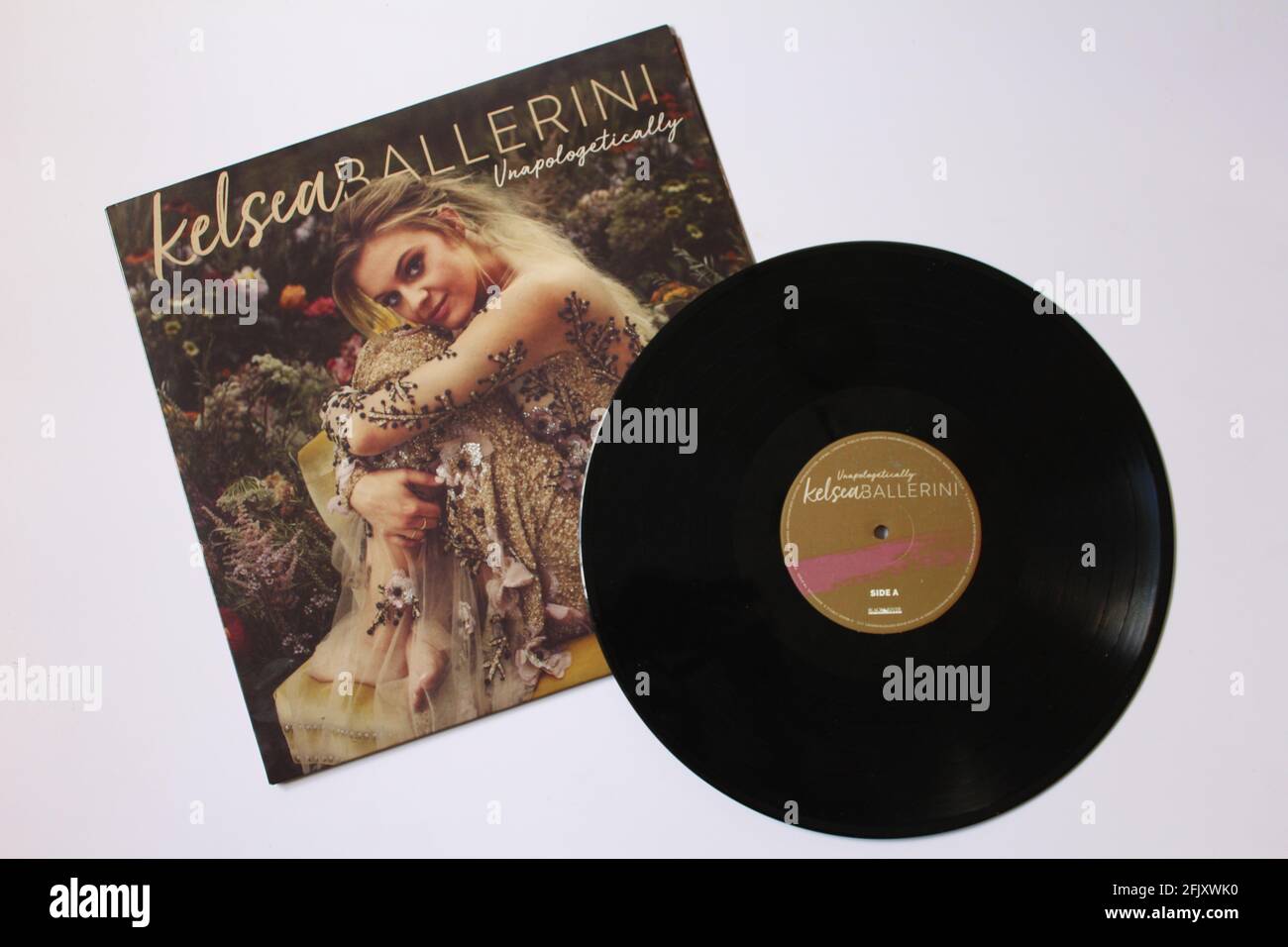 Country-Künstler, Kelsea Ballerini-Musikalbum auf Vinyl-LP-Schallplatte. Die Platte trägt den Titel ohne Entschuldigung Stockfoto