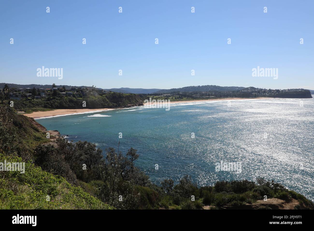 Küstenstrände an Sydneys nördlichen Stränden mit dem Warriewood Beach auf der linken Seite zum Bongin Bongin Beach, Mona Val Beach und Basin Beach auf der rechten Seite Stockfoto