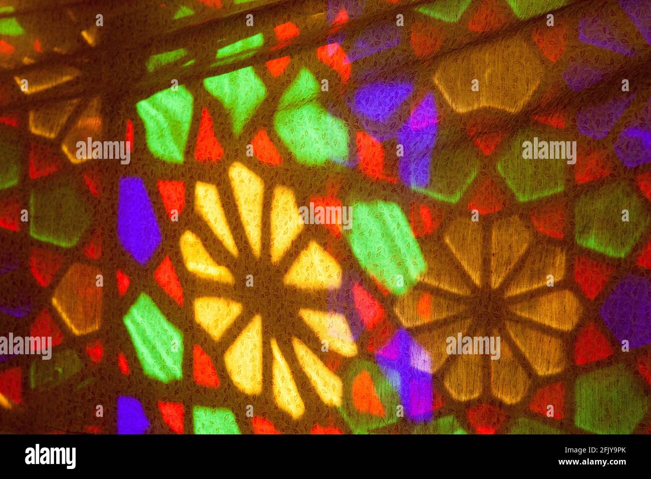 Buntes Glasfenster, Nassir al-Molk-Moschee (rosa) in Shiraz, Iran Stockfoto