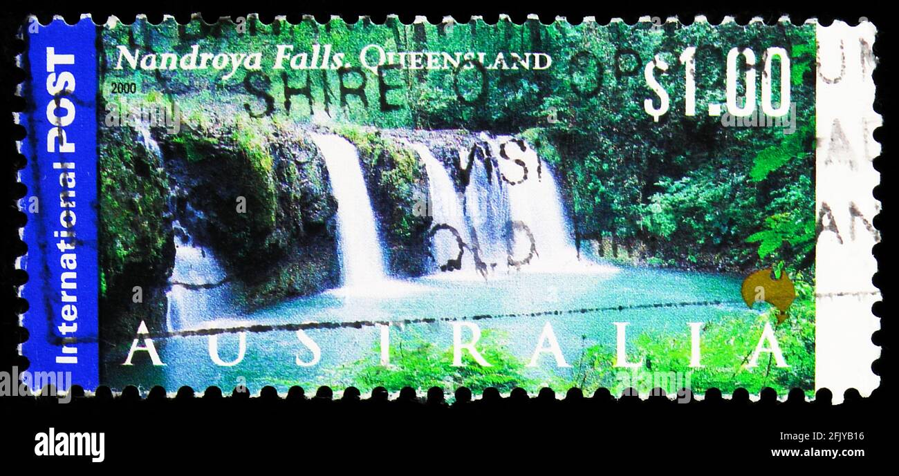 MOSKAU, RUSSLAND - 27. SEPTEMBER 2019: Die in Australien gedruckte Briefmarke zeigt Nandroya Falls, Queensland, Great Southern Land Serie, um 2000 Stockfoto