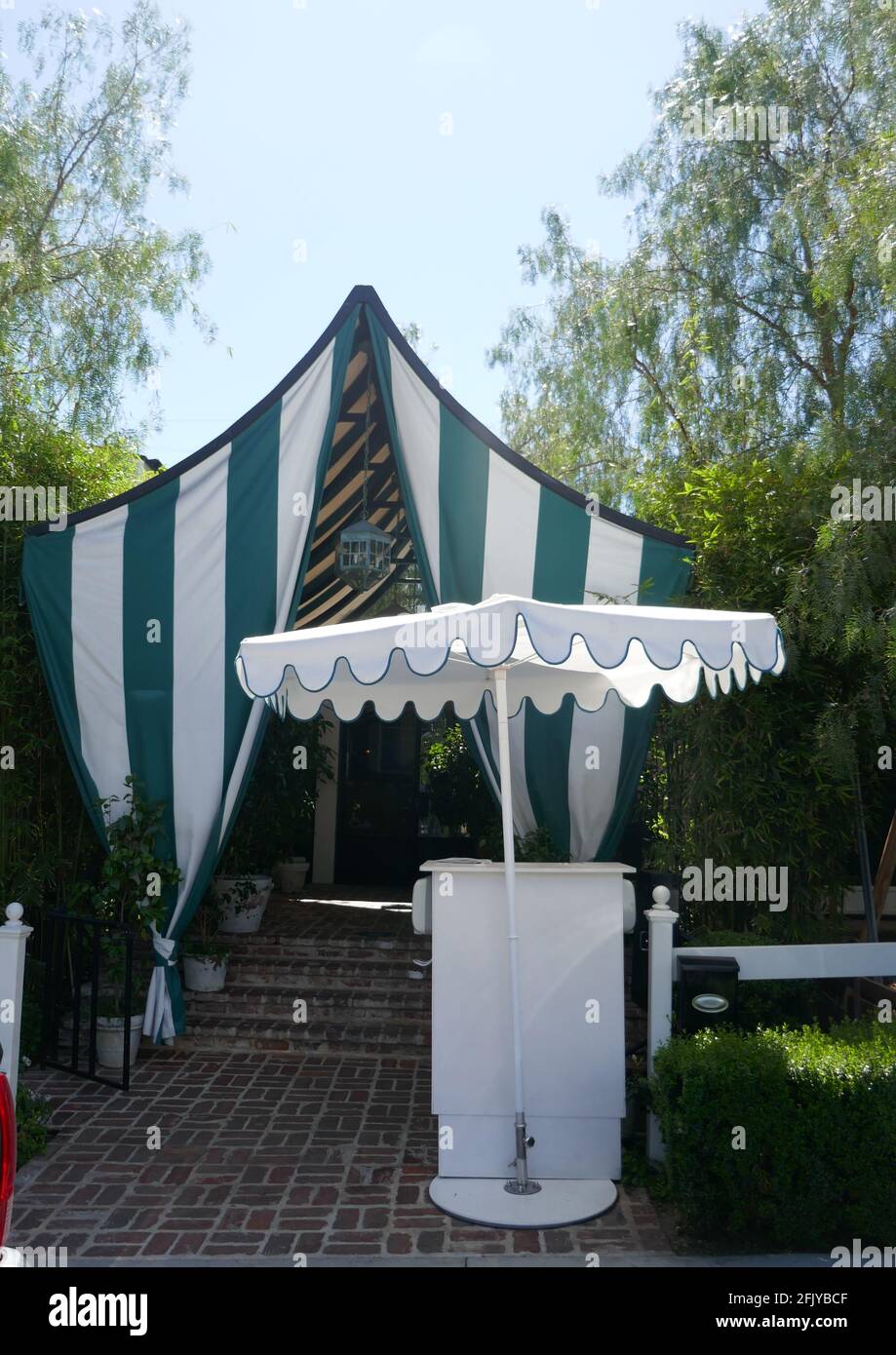 Leonardo dicaprio und bradley cooper -Fotos und -Bildmaterial in hoher  Auflösung – Alamy, image size:919x1390