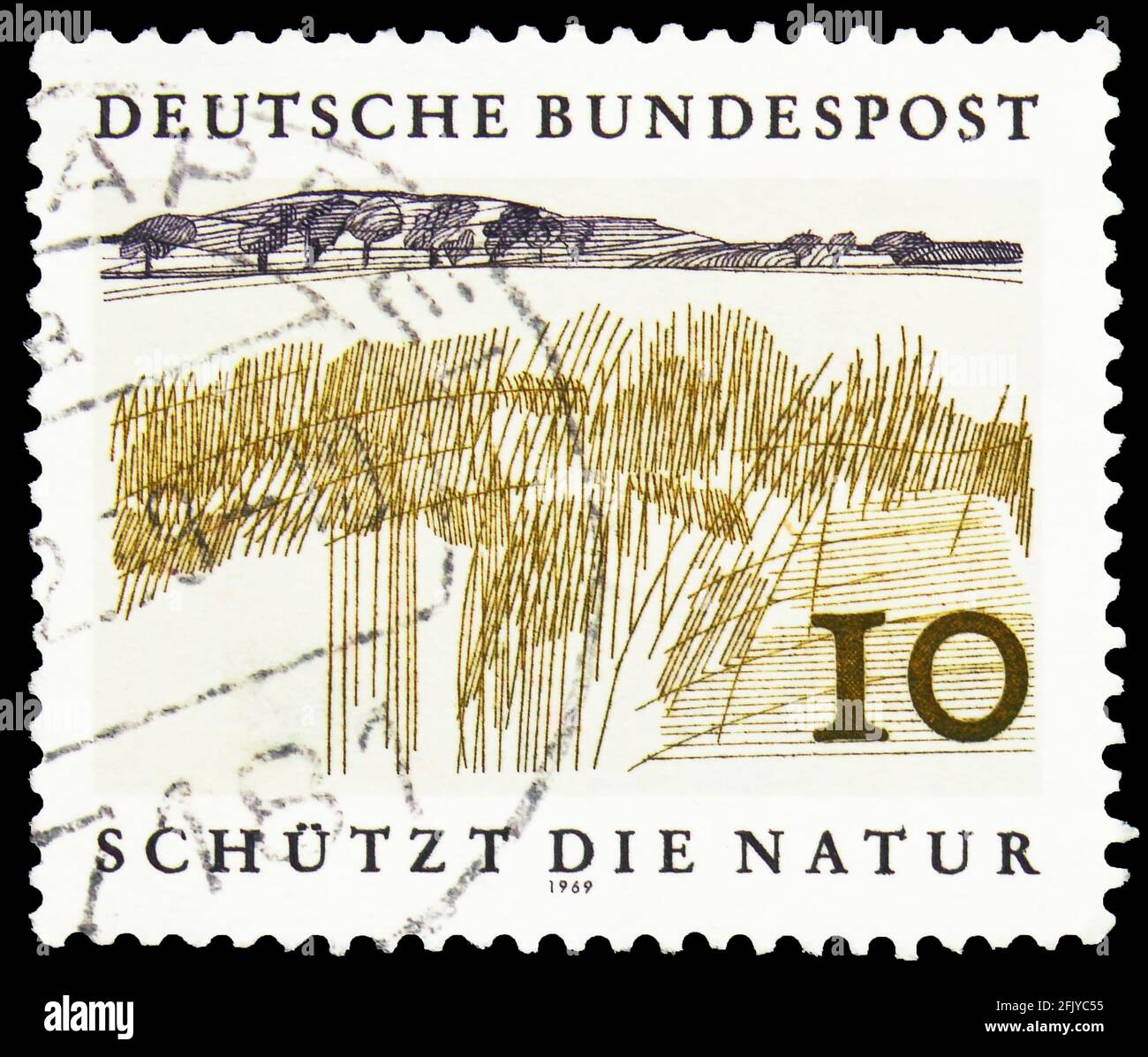 MOSKAU, RUSSLAND - 27. SEPTEMBER 2019: In Deutschland gedruckte Briefmarke zeigt Landschaft, Europäisches Naturschutzjahr, 10 Pf. - Deutsch pfennig, ser Stockfoto