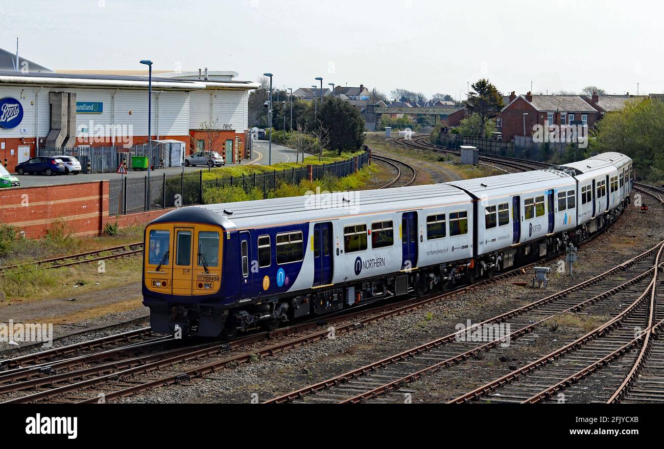 Eine der „neuen“ Flexi-Einheiten von Northern kommt am 26.4.21 in Southport an. Die Tests der Züge haben auf der Strecke Southport nach Wigan wieder aufgenommen. Stockfoto