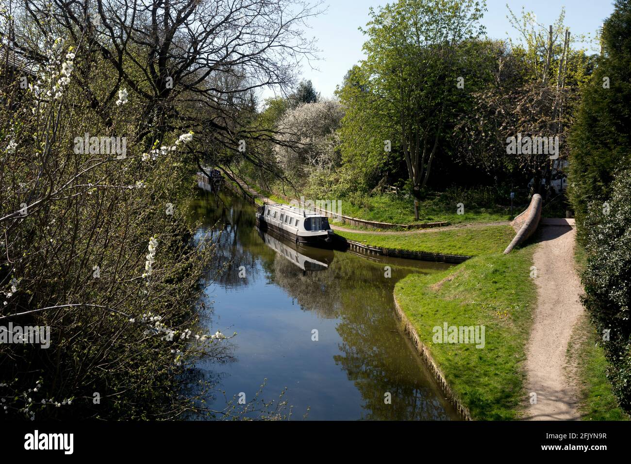 Der Stratford-upon-Avon-Kanal in Hockley Heath im Frühjahr, West Midlands, England, Großbritannien Stockfoto