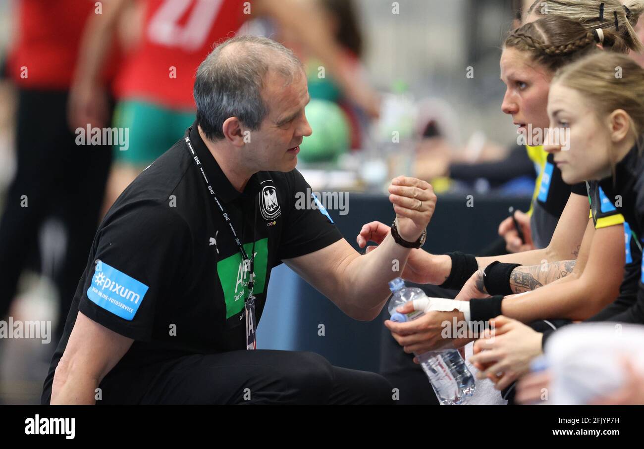 firo: 04/20/2021 Handball: Frauen Frauen Lv§Nderspiel WM Qualifikation DHB Frauen Nationalmannschaft Deutschland - Portugal GER, Coach, Henk Groener Einsatz weltweit Stockfoto