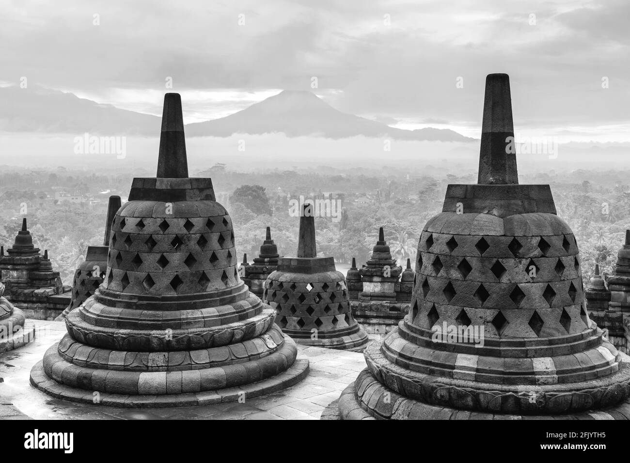 Perforierte Stupas Im Borobudur Tempel, Yogyakarta, Zentraljava, Indonesien Stockfoto