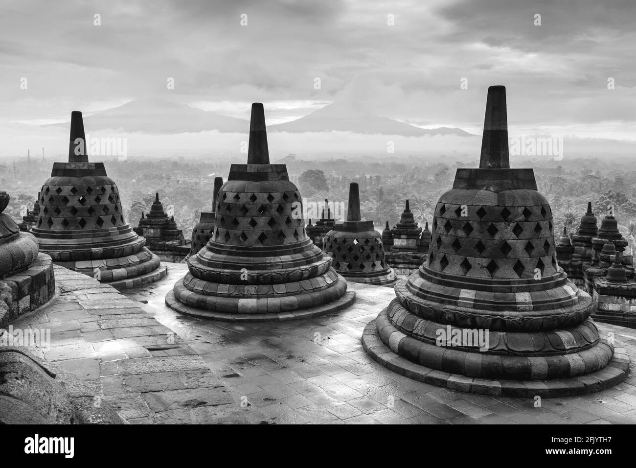 Perforierte Stupas Im Borobudur Tempel, Yogyakarta, Zentraljava, Indonesien Stockfoto