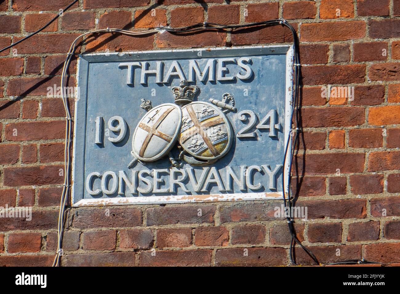 England, Oxfordshire, Thames Conservancy 1924 Plakette auf dem Haus des Pflegers von Lock, Day's Lock Stockfoto