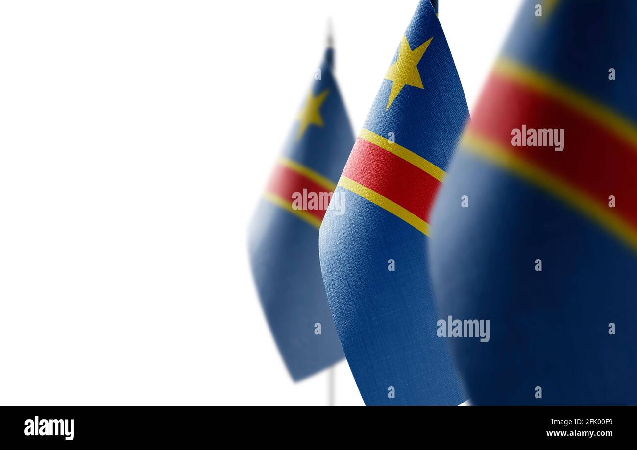 Kleine Nationalflaggen der Demokratischen Republik Kongo Auf weißem Hintergrund Stockfoto