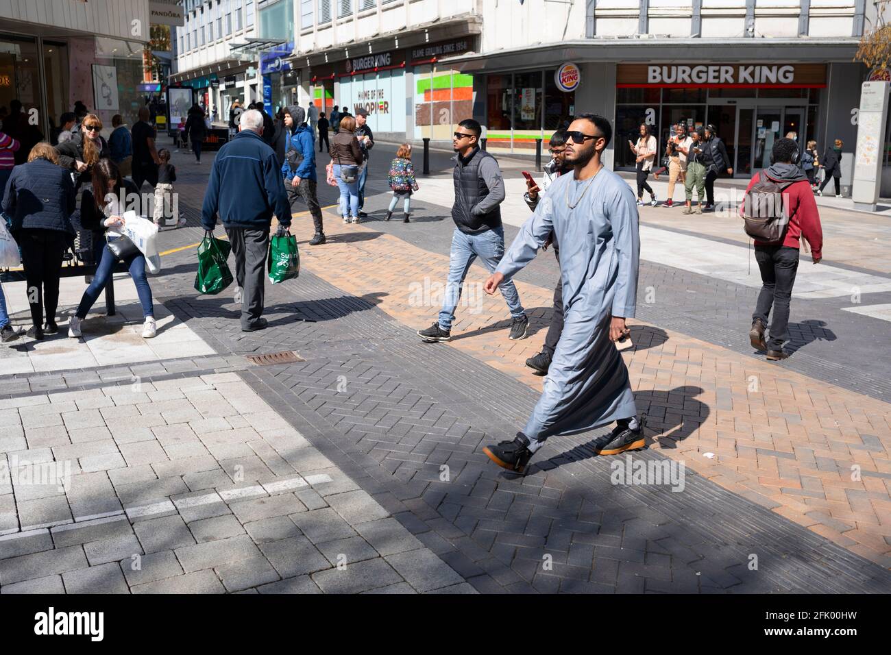 Ethnische Minderheiten im Zentrum von Birmingham, Großbritannien Stockfoto