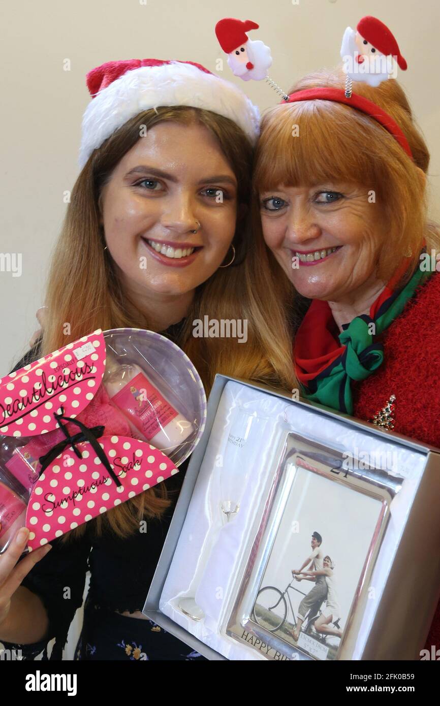 St Quivox Church Prestwick, Ayrshire, Schottland hielt eine weihnachtsmesse  Nicolina Jaconelli mit Ellen Johnstone Stockfotografie - Alamy