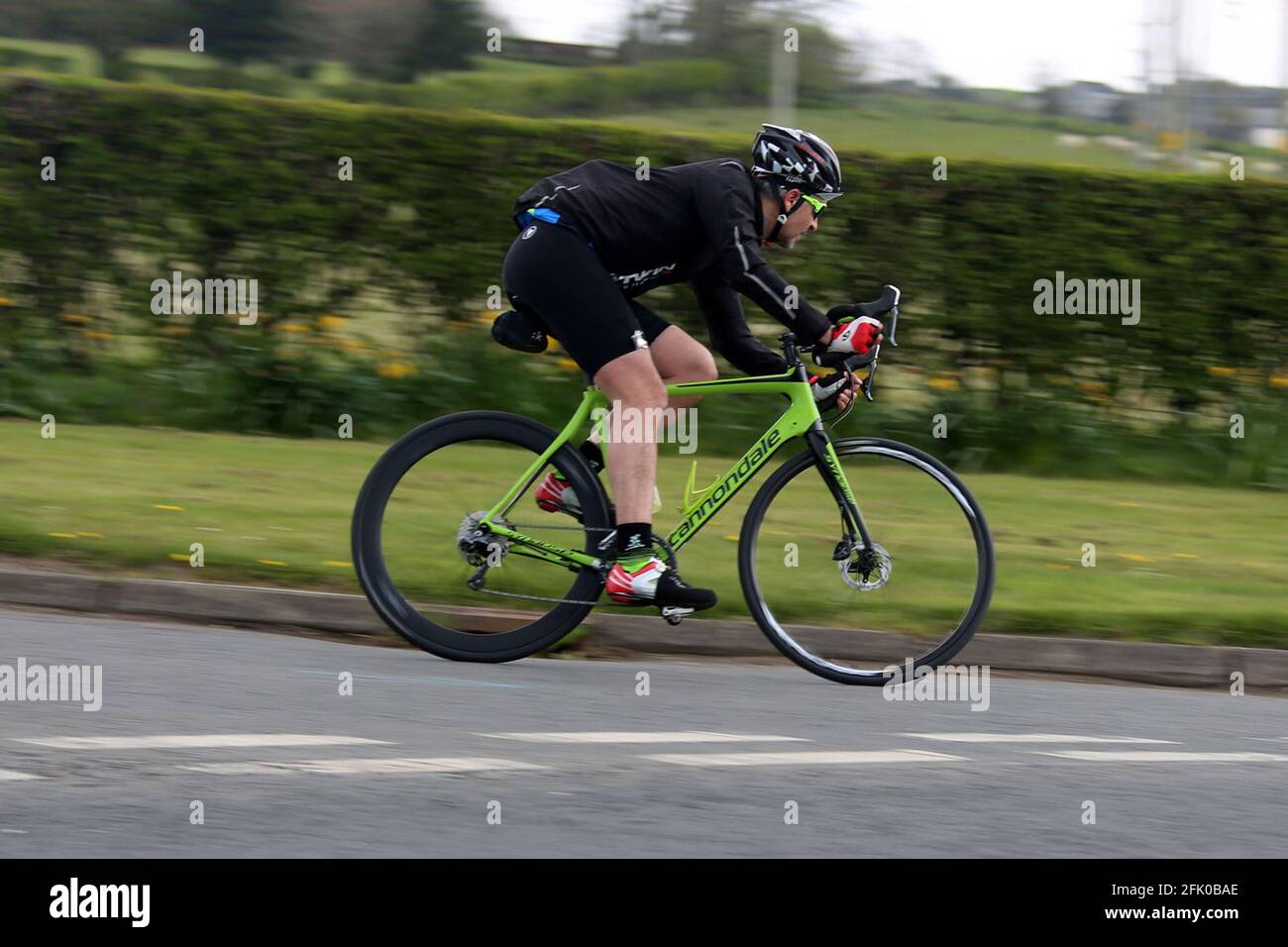 Road Race, Cumnock, Ayrshire, Schottland. 30. April 2017.EIN Radrennen in Cumnock sperrte für ein paar Stunden alle Straßen in die Stadt Stockfoto