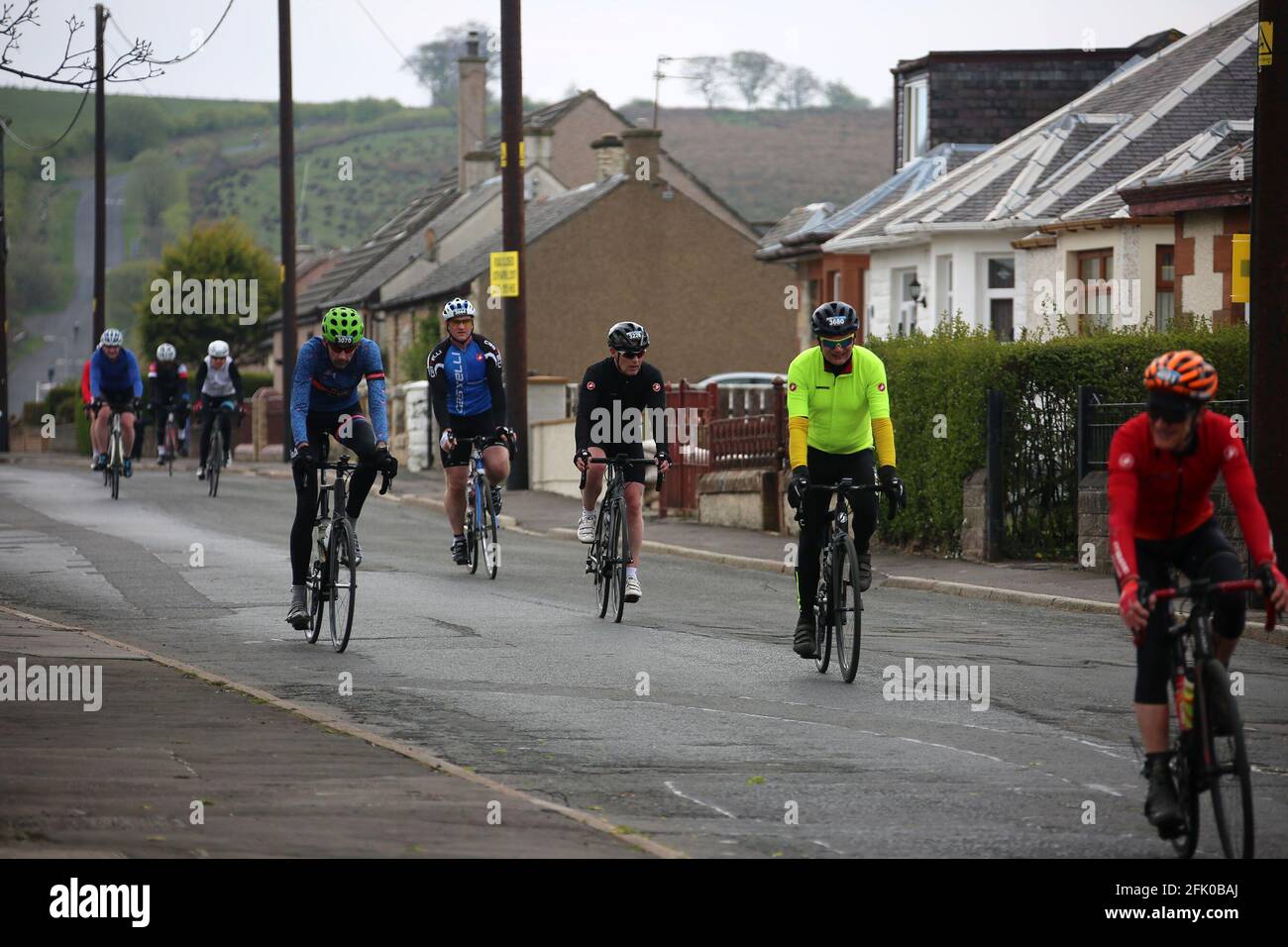 Road Race, Cumnock, Ayrshire, Schottland. 30. April 2017. Ein Radrennen in Cumnock sperrte für ein paar Stunden alle Straßen in die Stadt Stockfoto